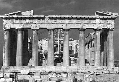 Восточная сторона Парфенона после реставрации