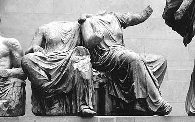 Британский Музей. Восточный фронтон, статуи Деметры и Персефоны