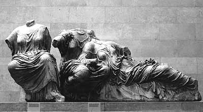 Британский Музей. Восточный фронтон, статуи Гестии, Дионы и Афродиты